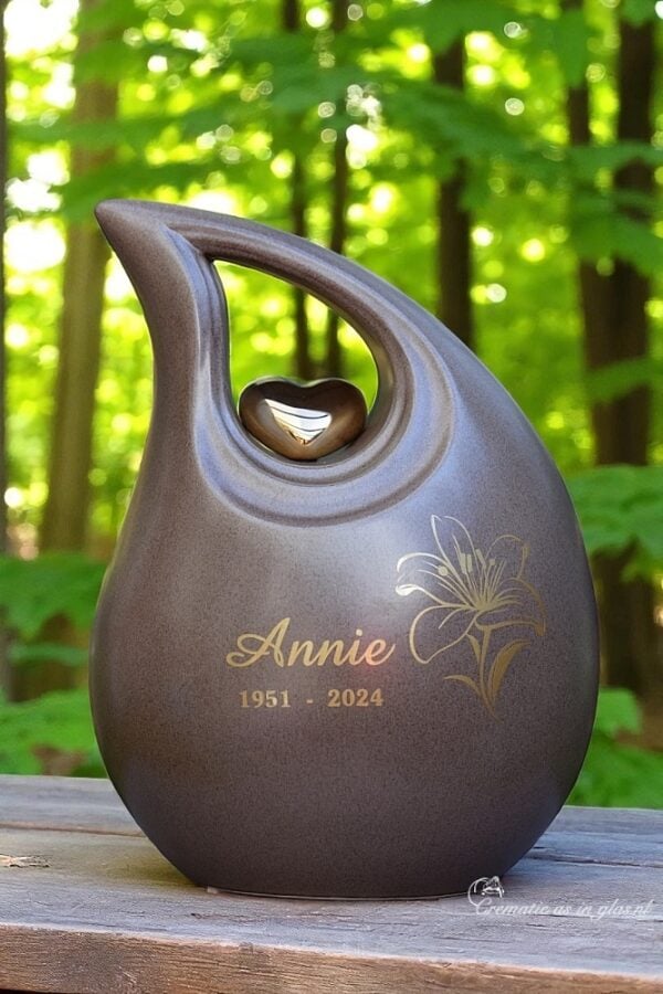 Teardrop-shaped urn grey-brown with golden letters